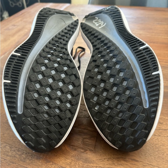 Like New Nike Air Windflo 09 Running Shoe - Picture 10 of 10